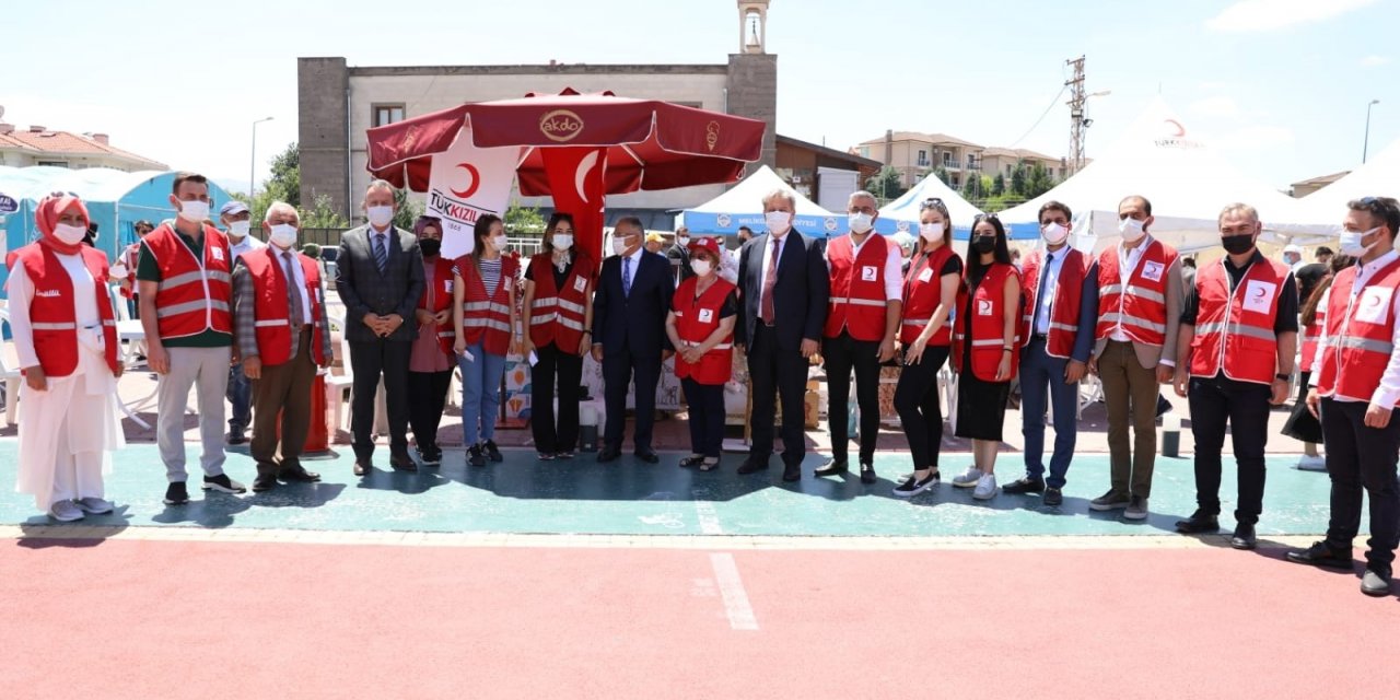 Melikgazi’den Kızılay’ın hayır panayırına destek