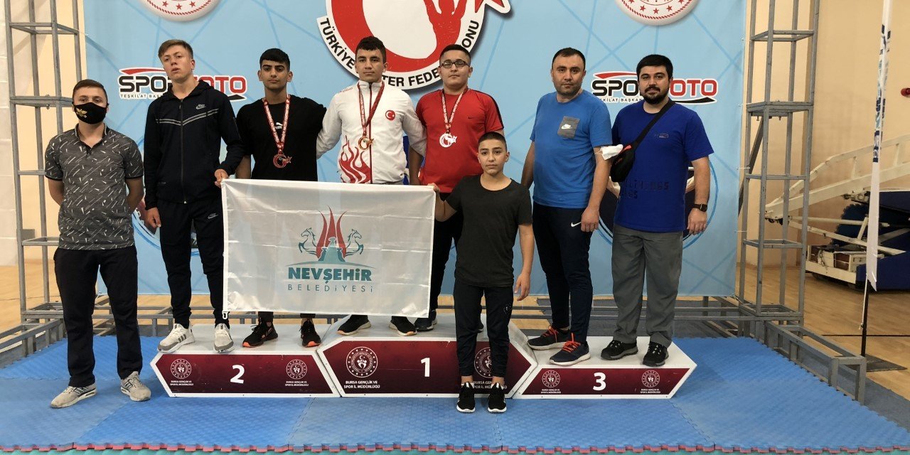 Türkiye Halter Şampiyonasına, Nevşehirli sporcular damga vurdu