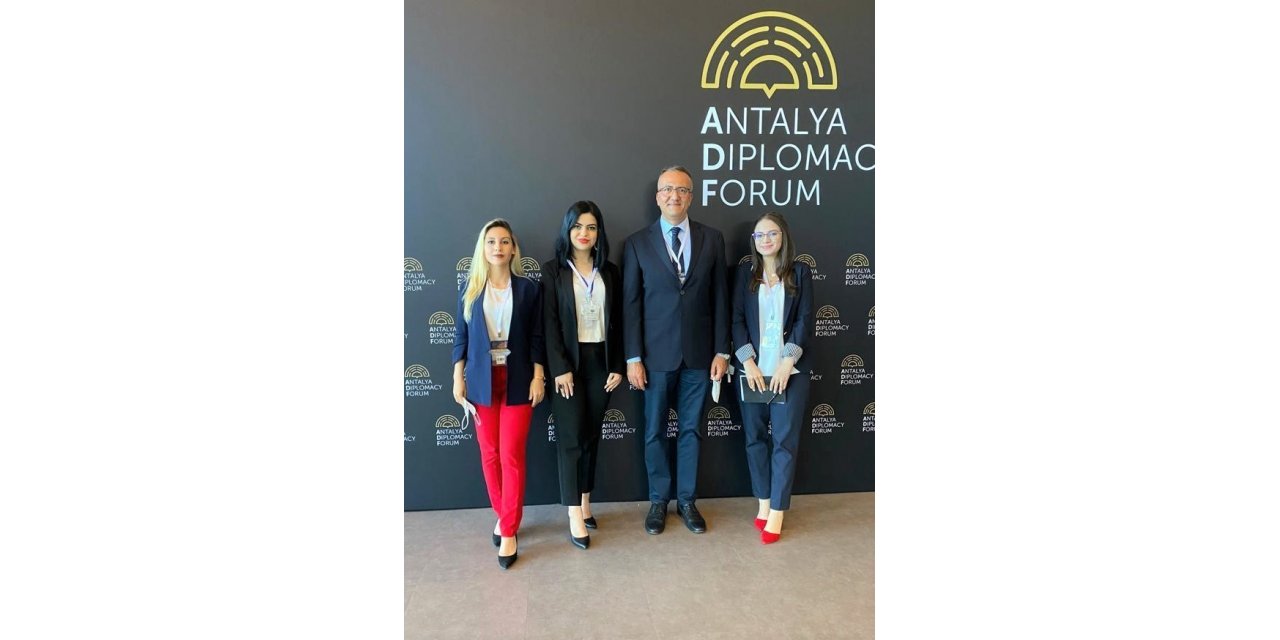 Rektör Karasar ve öğrenciler, Antalya Diplomasi Forumu’na katıldı