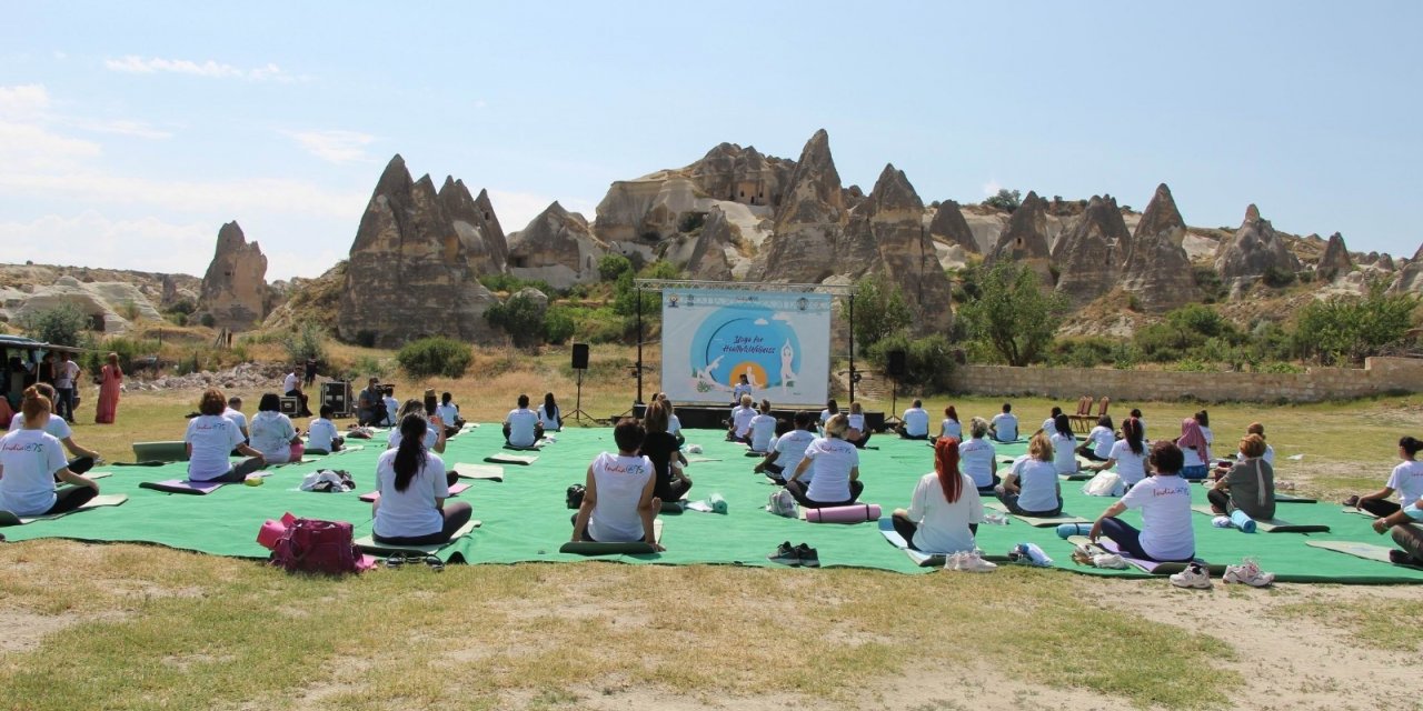 Hindistanlılar Uluslararası Yoga Günü’nü Kapadokya’da kutladı