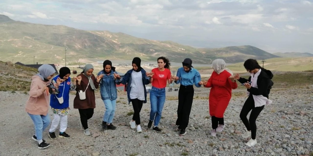 Erciyes gençleri ağırlamaya devam ediyor