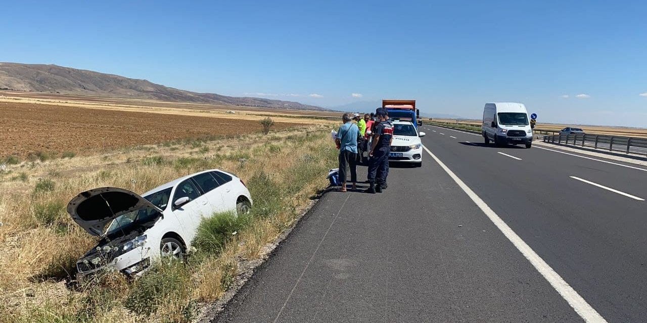 Kontrolden çıkan otomobil şarampolde düştü: 2 yaralı