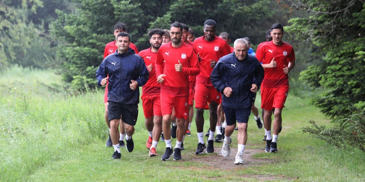 Sivasspor yağmur altında çalıştı