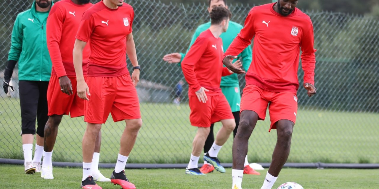 Sivasspor üç idmanla hazırlıklarına devam etti