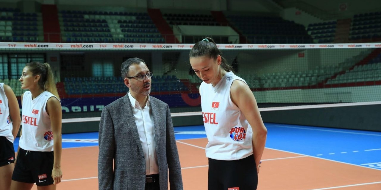 Bakan Kasapoğlu’ndan olimpik sporculara kamp ziyareti