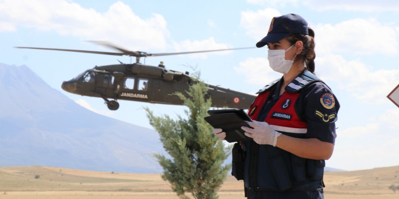 Aksaray Jandarmadan bayram öncesi helikopter destekli trafik denetimi