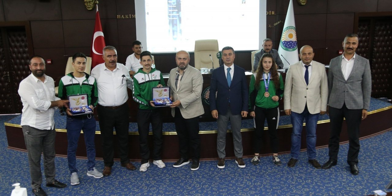 Gölbaşı Belediye Spor Kulübü sporcusu İremsu İpek’e Başkan Şimşek’ten tebrik