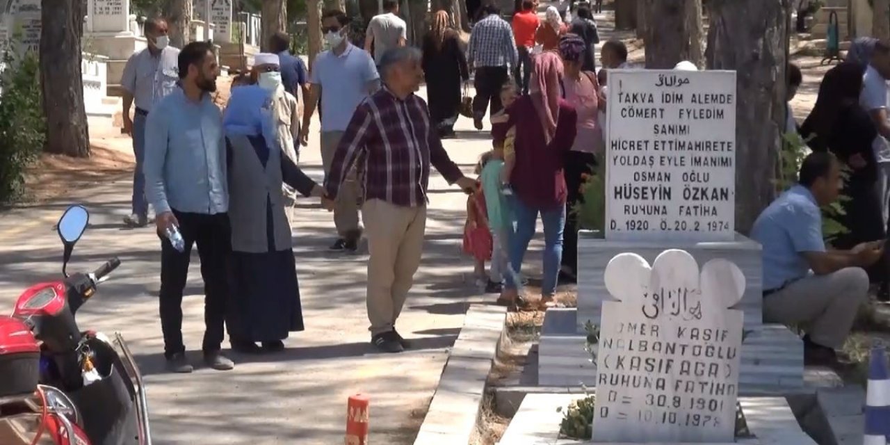 Aksaray’da mezarlıklarda bayram ziyareti yoğunluğu