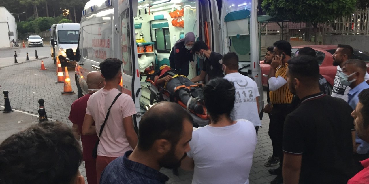 Hafif ticari araç ile motosiklet çarpıştı: 2 yaralı