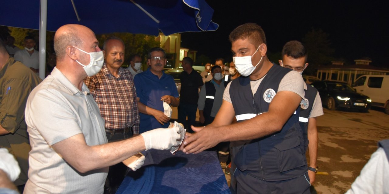 Başkan Pekyatırmacı bayram mesaisindeki personeli ziyaret etti