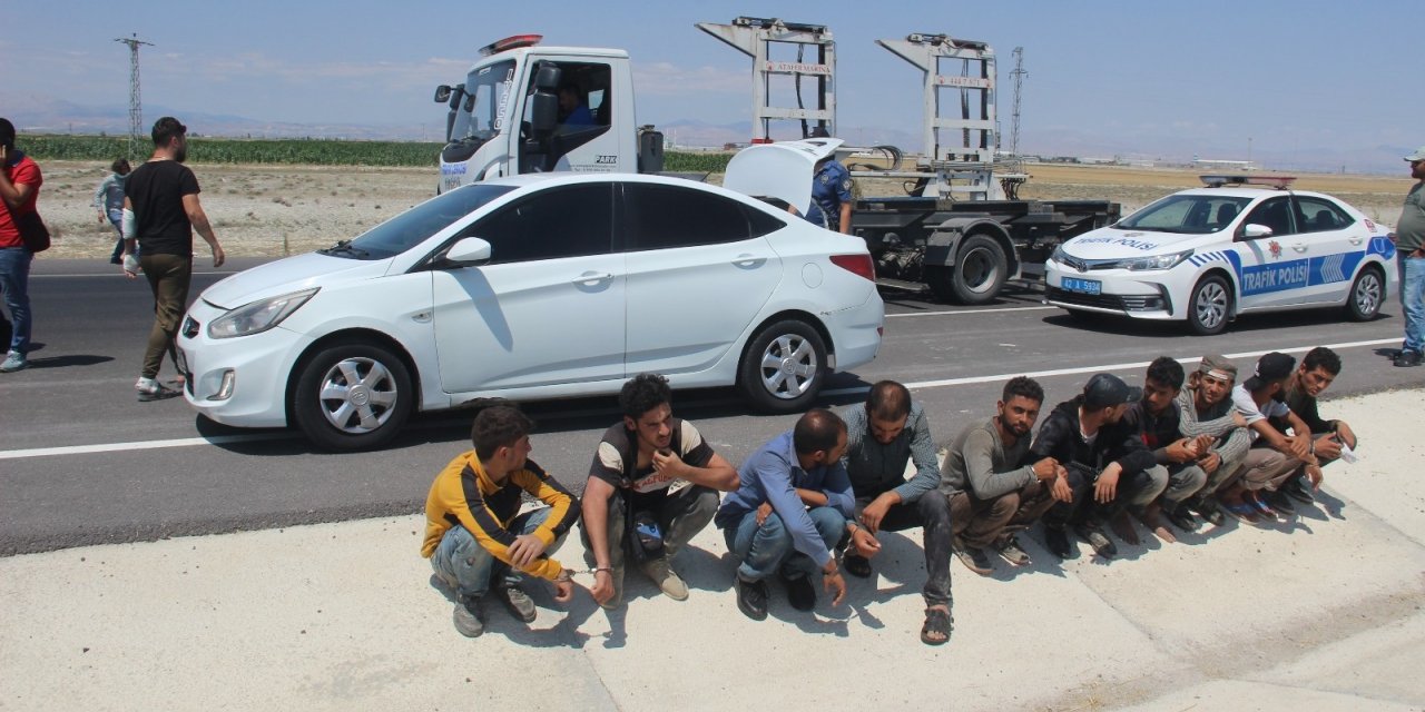 Uygulama noktasından kaçan otomobilden 10 göçmen çıktı