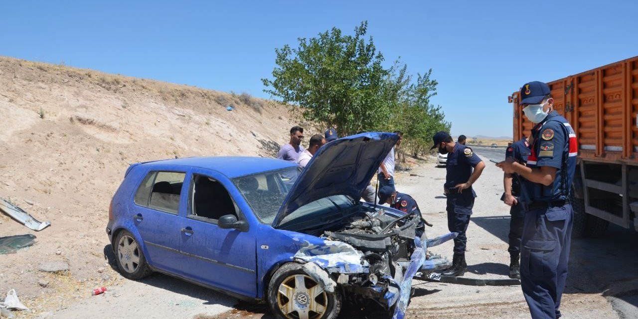 Bariyere çarpan otomobil hurdaya döndü: 1 yaralı