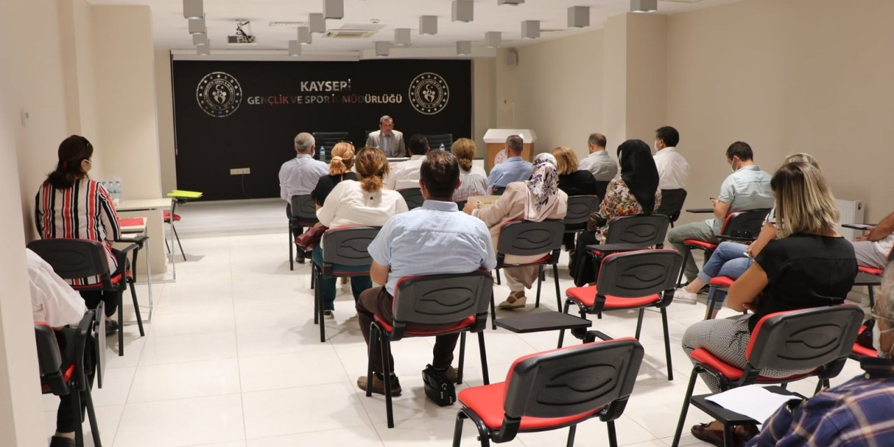 Ali İhsan Kabakcı, birim müdürleri ile toplantı düzenledi