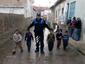 Yunak’ta İhtiyaç Sahiplerine Yardımlar Sürüyor