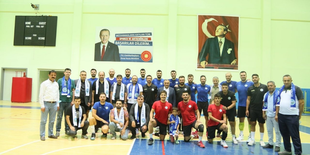 Develi Belediyespor taraftarı önünde ilk antrenmanına çıktı