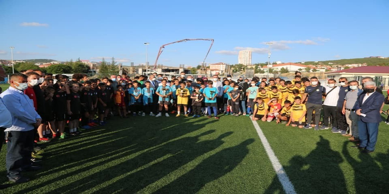 Yozgat’ta minikler futbol şenliğinde bir araya geldi