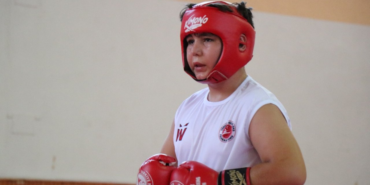 Kick Boks zafer turnuvasında sporcular kıyasıya yarıştı