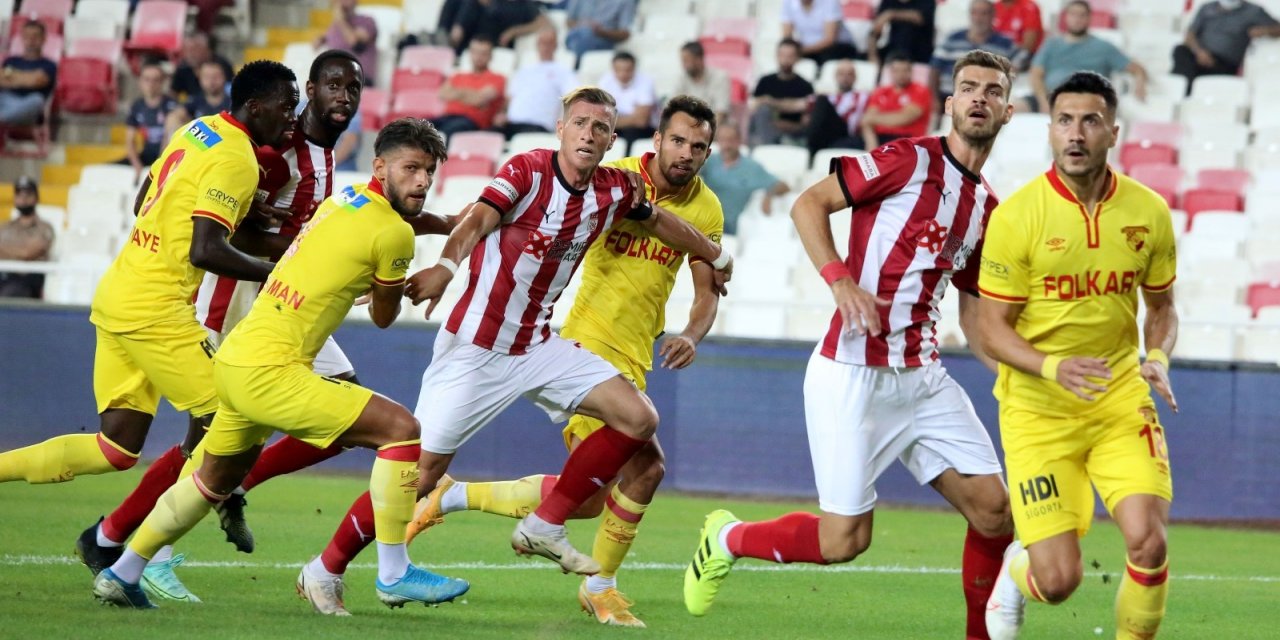 Süper Lig: D.G. Sivasspor: 1 - Göztepe: 0 (İlk yarı)