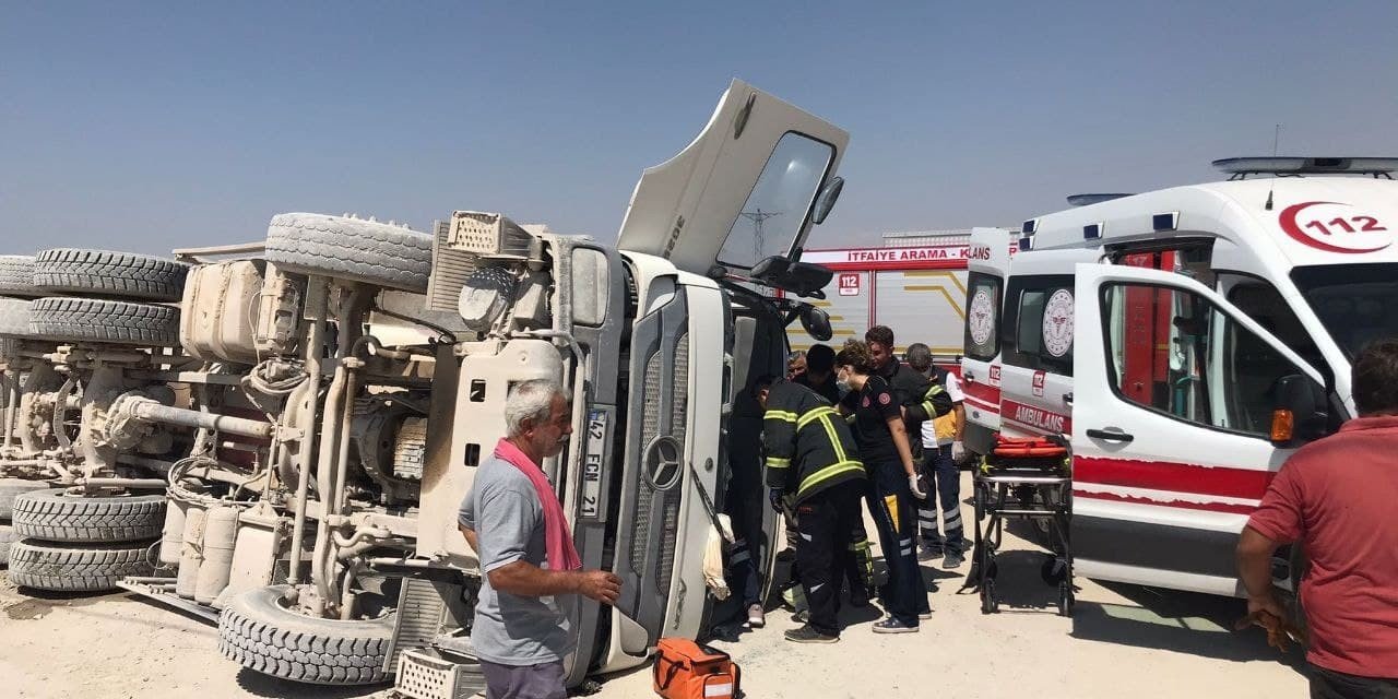 Kantarda devrilen beton mikserinin sürücüsü yaralandı