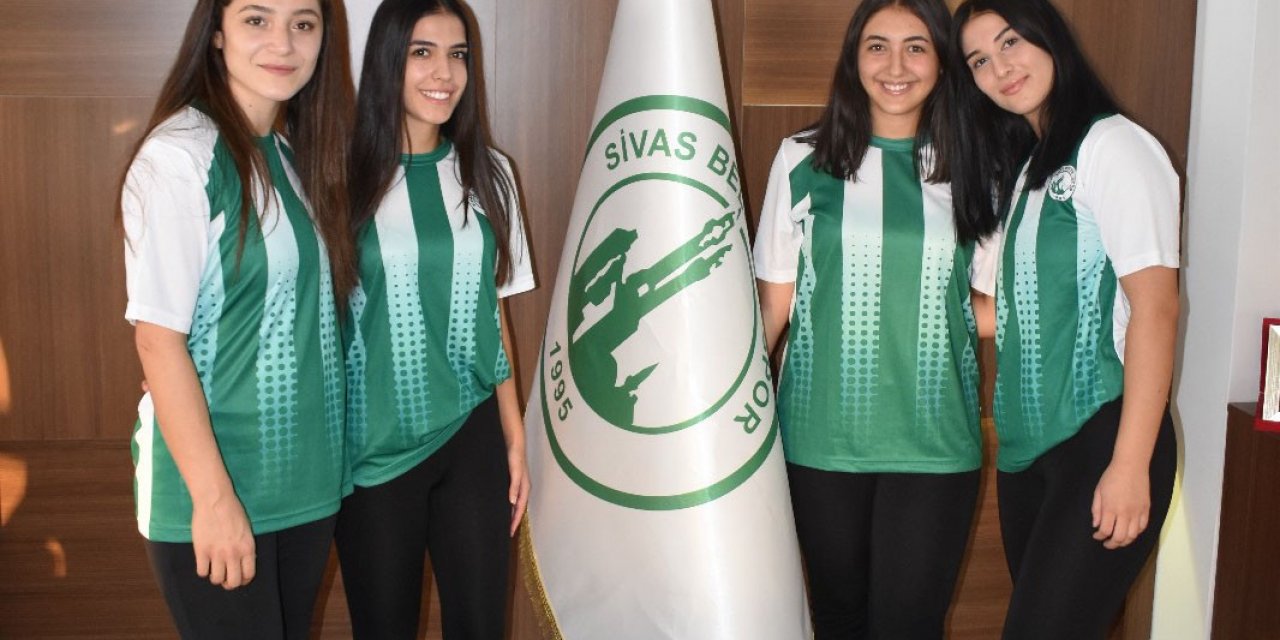 Sivas Belediyespor Hentbol Takımı’nda 4 transfer birden