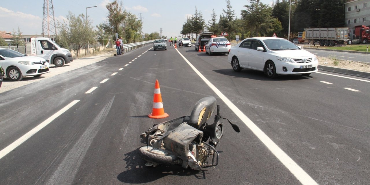 Otomobille çarpışan elektrikli bisikletin sürücüsü hayatını kaybetti