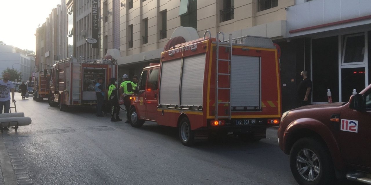 (Düzeltme) Asansörde sıkışan 2 işçiden biri öldü, diğeri yaralı kurtarıldı