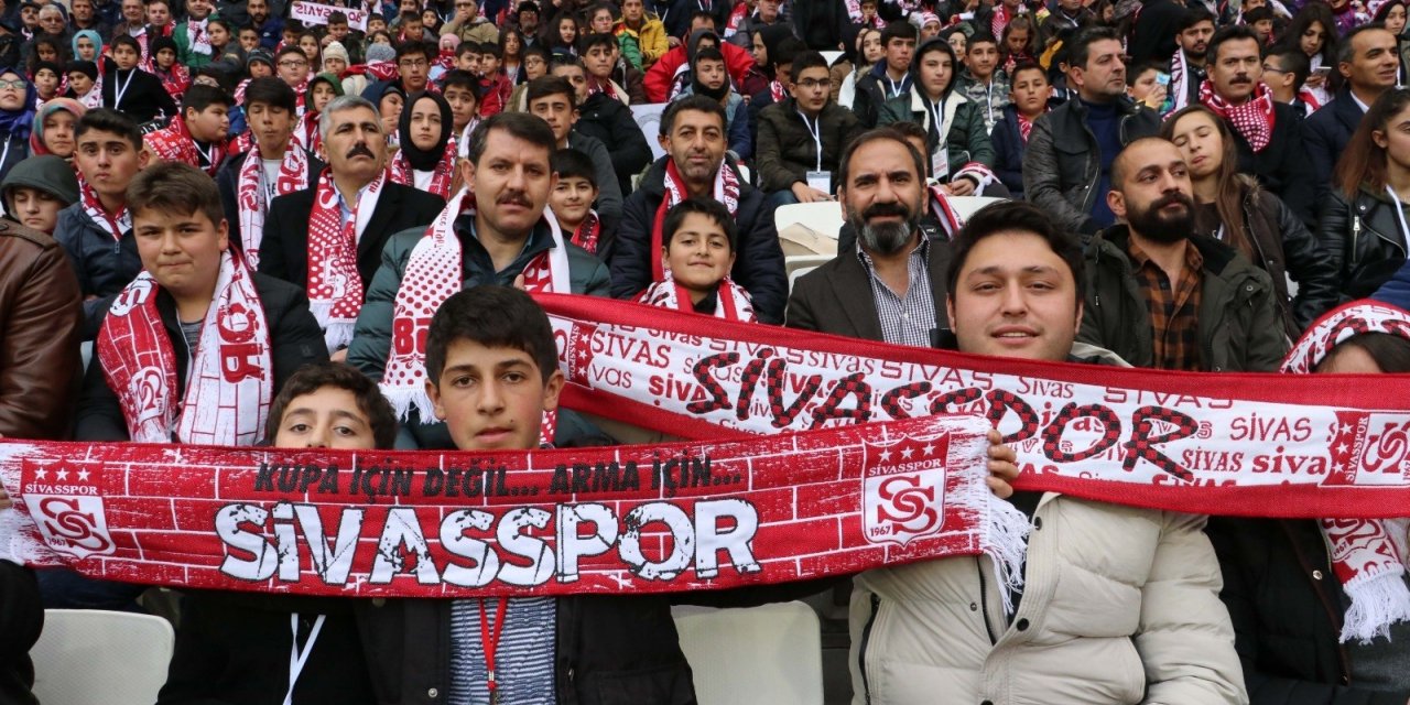 Sivas Valiliği’nden PFDK’nin Sivasspor’a verdiği ceza kararına tepki!