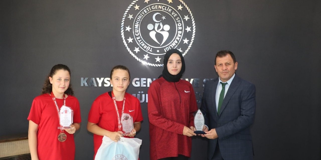 Şampiyon karate sporcularından Ali İhsan Kabakcı’ya ziyaret