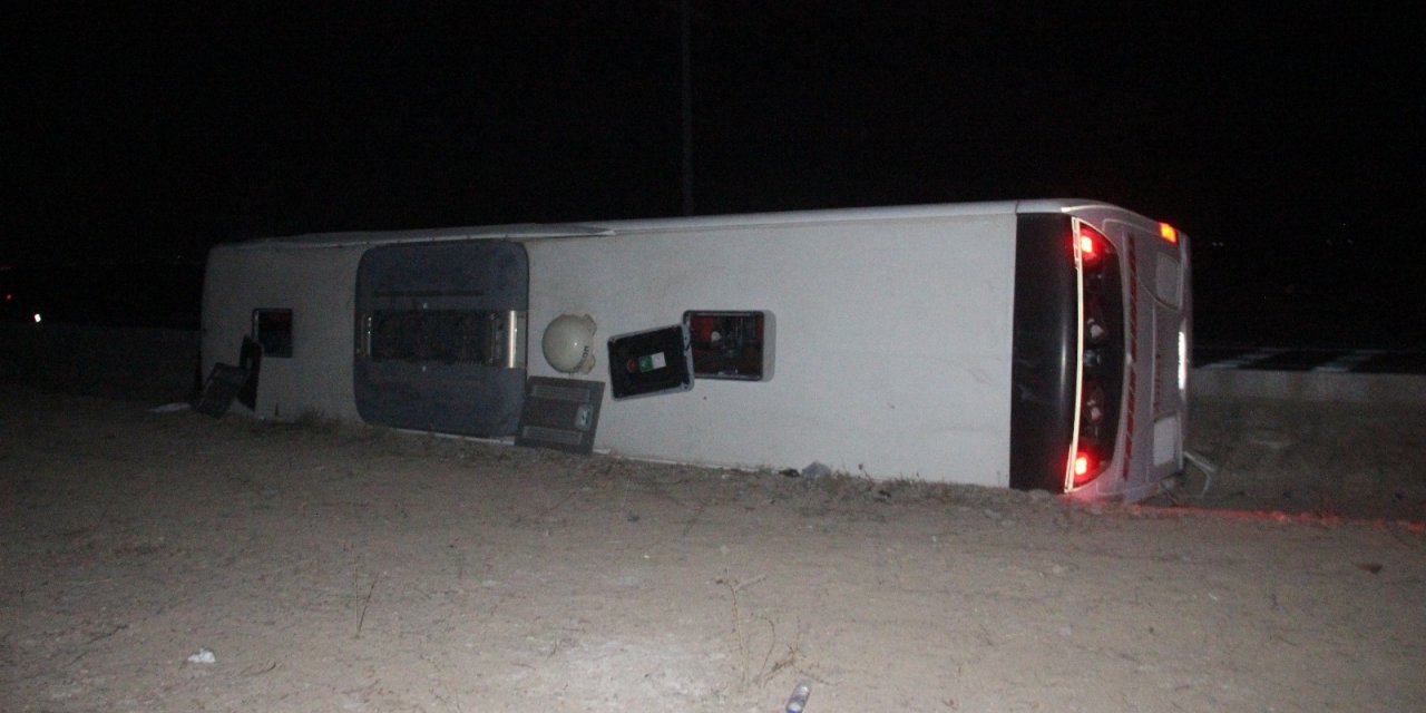 Konya’da yolcu otobüsü devrildi: 14 yaralı