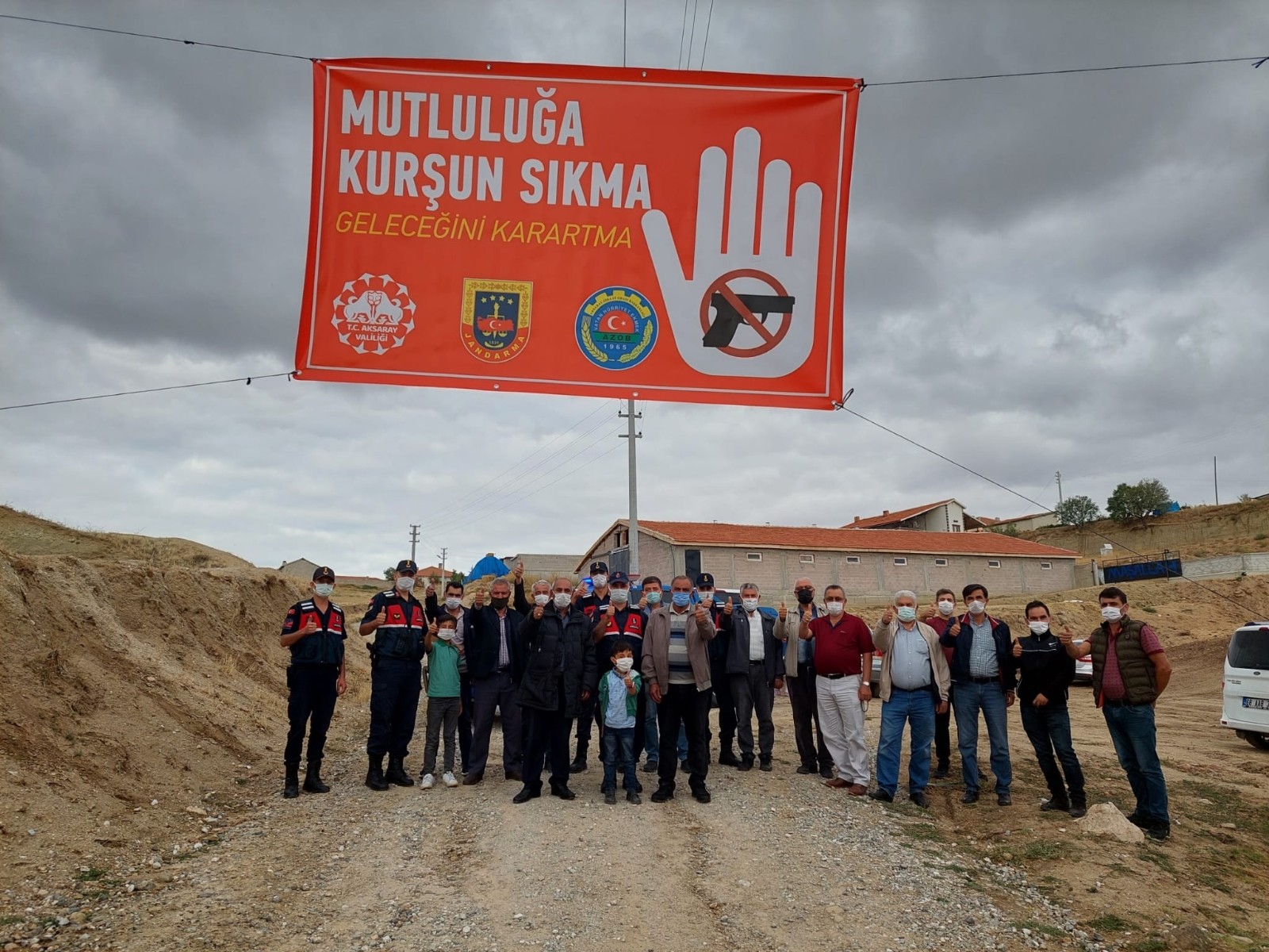 Aksaray'da Jandarmadan, “mutluluğa Kurşun Sıkma, Geleceğini Karartma” Pankartı