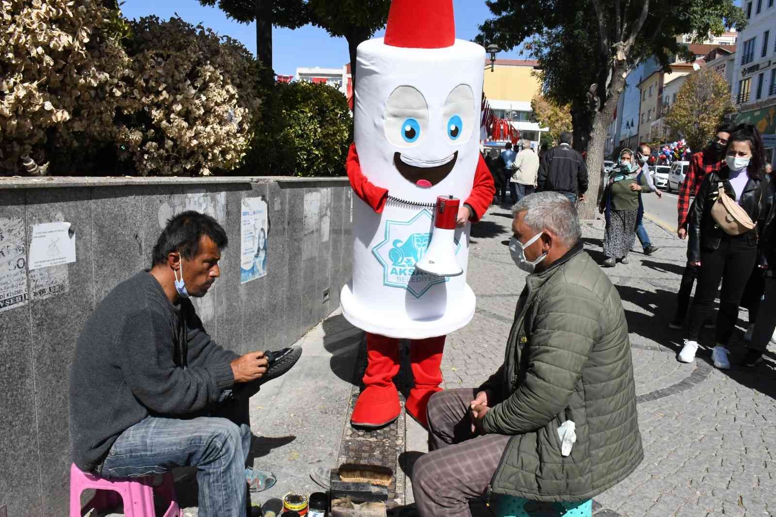 Aksaray'da Aşı Maskotu Meydanda ‘mavi’ Kategori İçin Vatandaşlara Seslendi