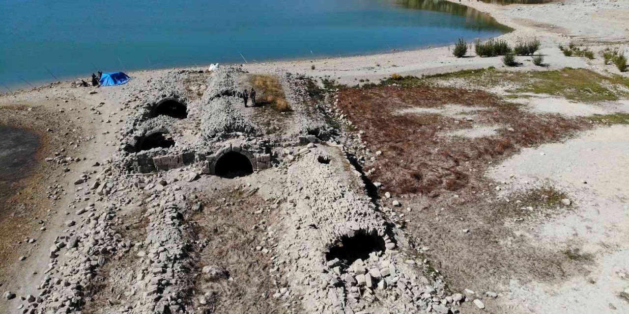 Sular Çekilince Ortaya Çıkan Altınapa Hanı Hala Ayakta