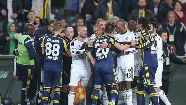 Emre'ye büyük tepki! Bilic'e küfürler yağdırdı!