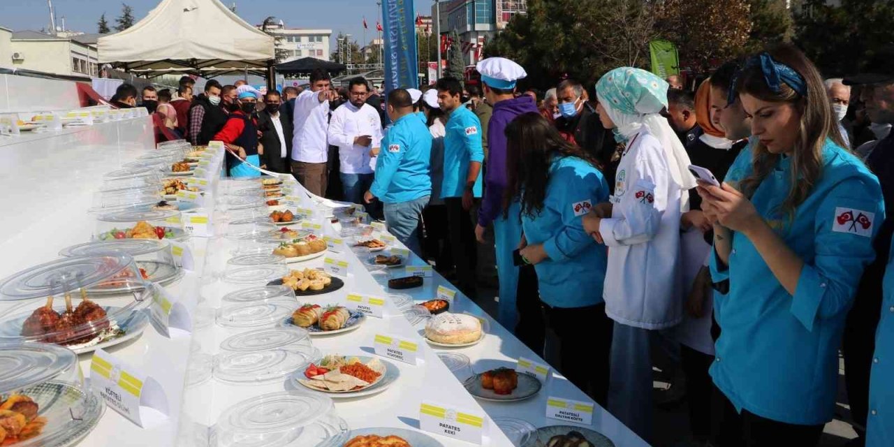 Niğde'deki Festivalde Tam 51 Çeşit Patates Yemeği Tanıtıldı