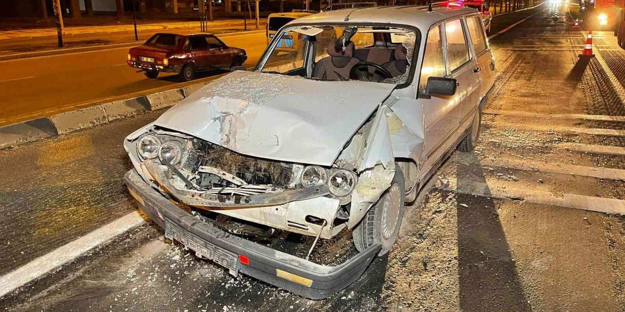 Aksaray'da Alkollü Sürücü Otomobille Tıra Arkadan Çarparak Ağır Yaralandı