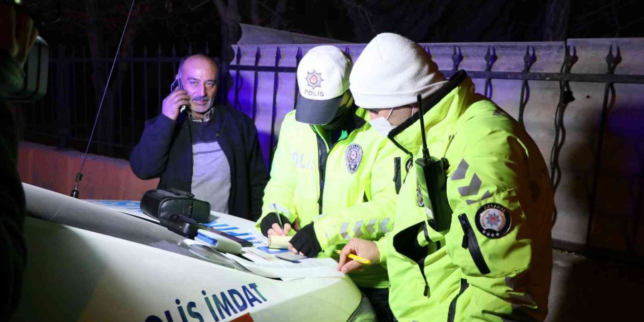 Aksaray'da İlginç Olay! Alkollü Araç Kullanırken Yakalandı, Suçlu Müşteri Oldu!