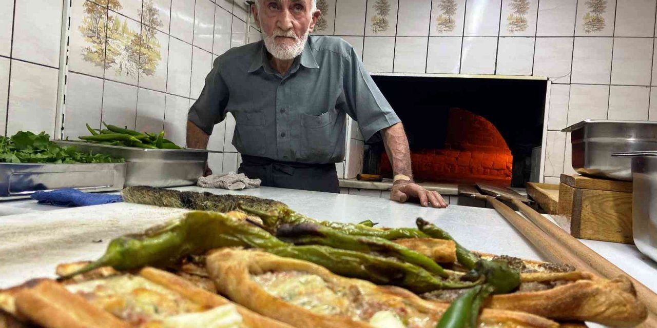 Konya'da Etliekmek Ustası 65 Senedir Lezzete Kürek Uzatıyor