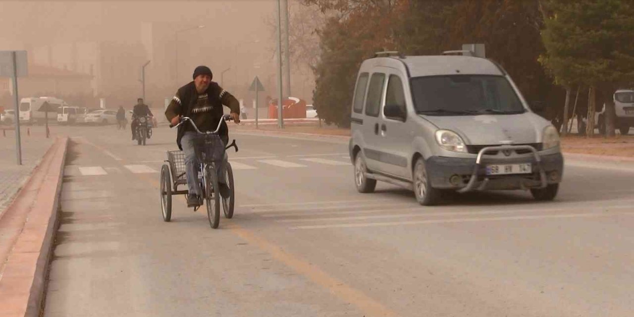 Aksaray-Konya Yolunda Fırtına Hayatı Olumsuz Etkiliyor