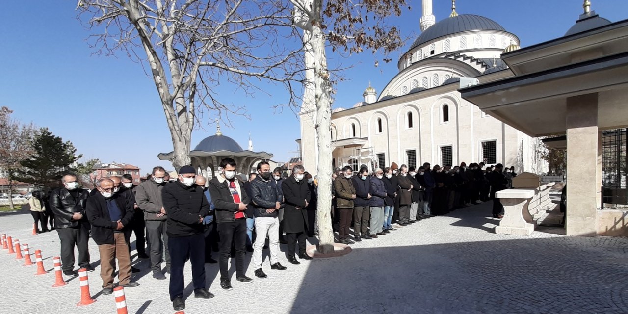 Kovid-19'a yenik düşen Öğretmen Mehmet Tosun son yolculuğuna uğurlandı