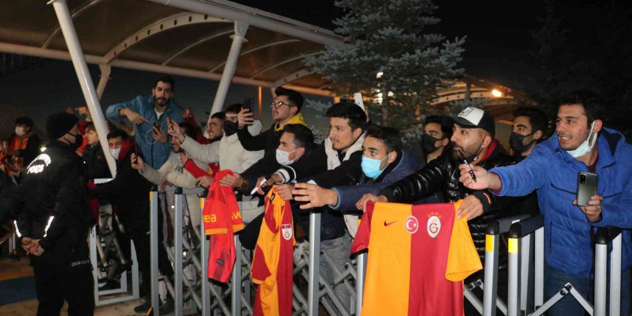 Galatasaray’a Sivas’ta oldukça coşkulu karşılama