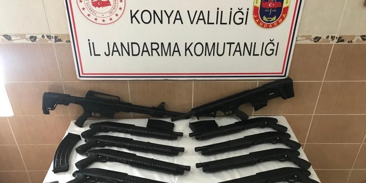 Beyşehir'de Kargoya Verilen 12 Kaçak Av Tüfeği Jandarmaya Takıldı