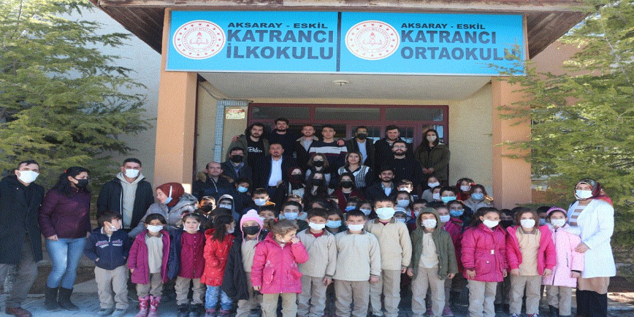 ASÜ öğrencilerinden Katrancı İlk-Ortaokulu'nda bir güzel program