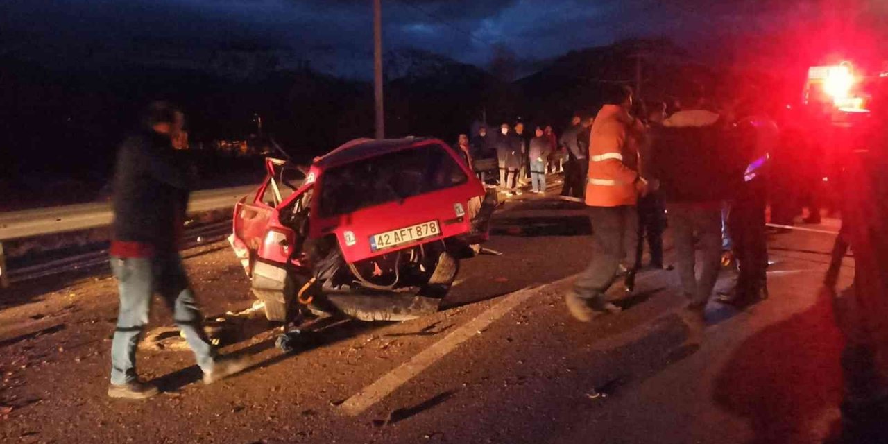 Seydişehir'de Otomobille Pikap Çarpıştı: 2 Ölü, 3 Yaralı