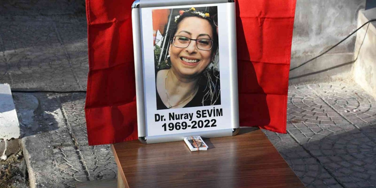 Aksaray’da korona virüsten dolayı yaşamını yitiren doktor çifte veda töreni