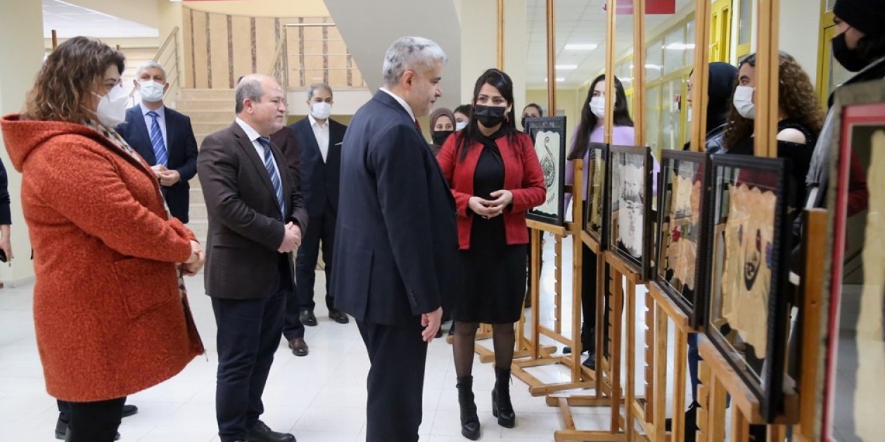 Sağlıkçılar Aksaray Üniversitesi'nde tezhip, hat ve ebru sergisi açtı