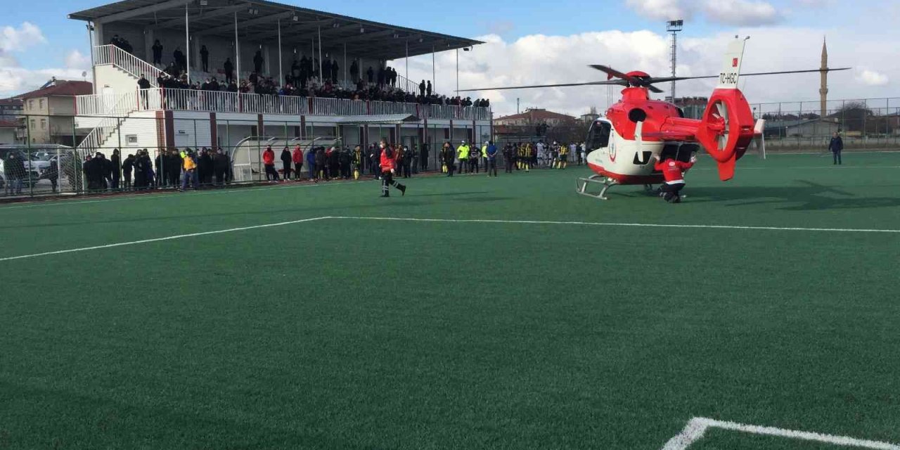 Kulu'da maç sırasında helikopter ambulans sahaya indi