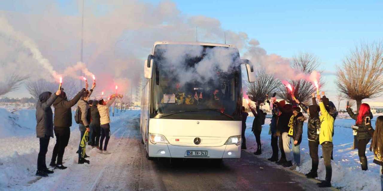 Fenerbahçe’ye Sivas’ta coşkulu karşılama