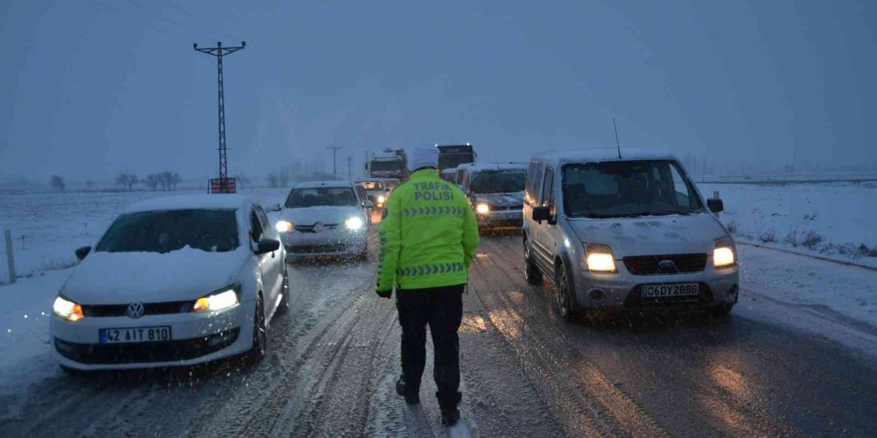 Konya-Adana karayolu tam 16 saattir trafiğe kapalı