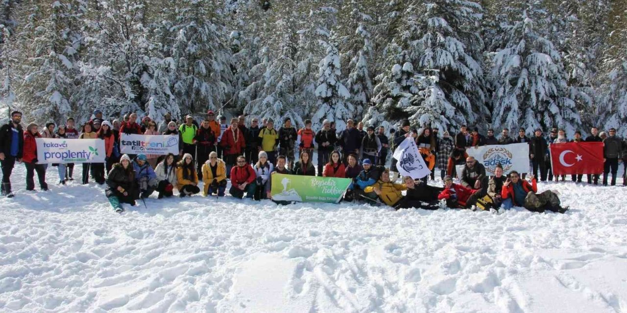 Doğa tutkunları dağlık alanda kar yürüyüşü gerçekleştirdi