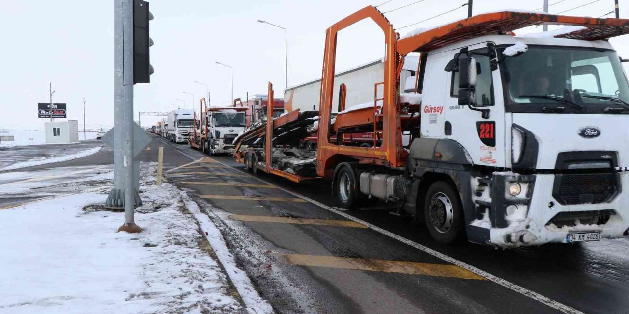 Aksaray-Konya yolu yeniden otomobil ve otobüslere açıldı